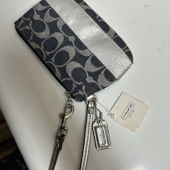 New Coach Wristlet - Picture 3 of 5